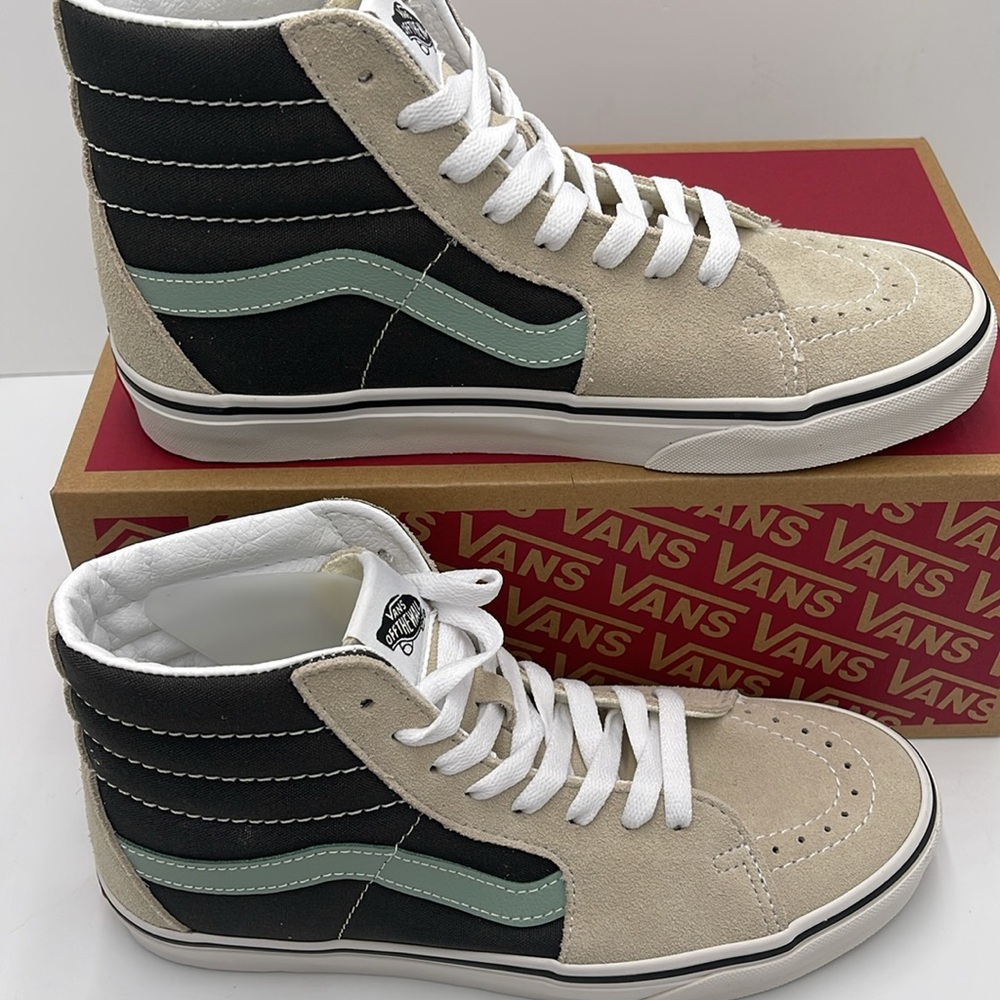 Vans WMNS Sk&-Hi Canvas Suede Pop Black Mu
VN000CMXBML
Sneakers - Picture 2 of 16
